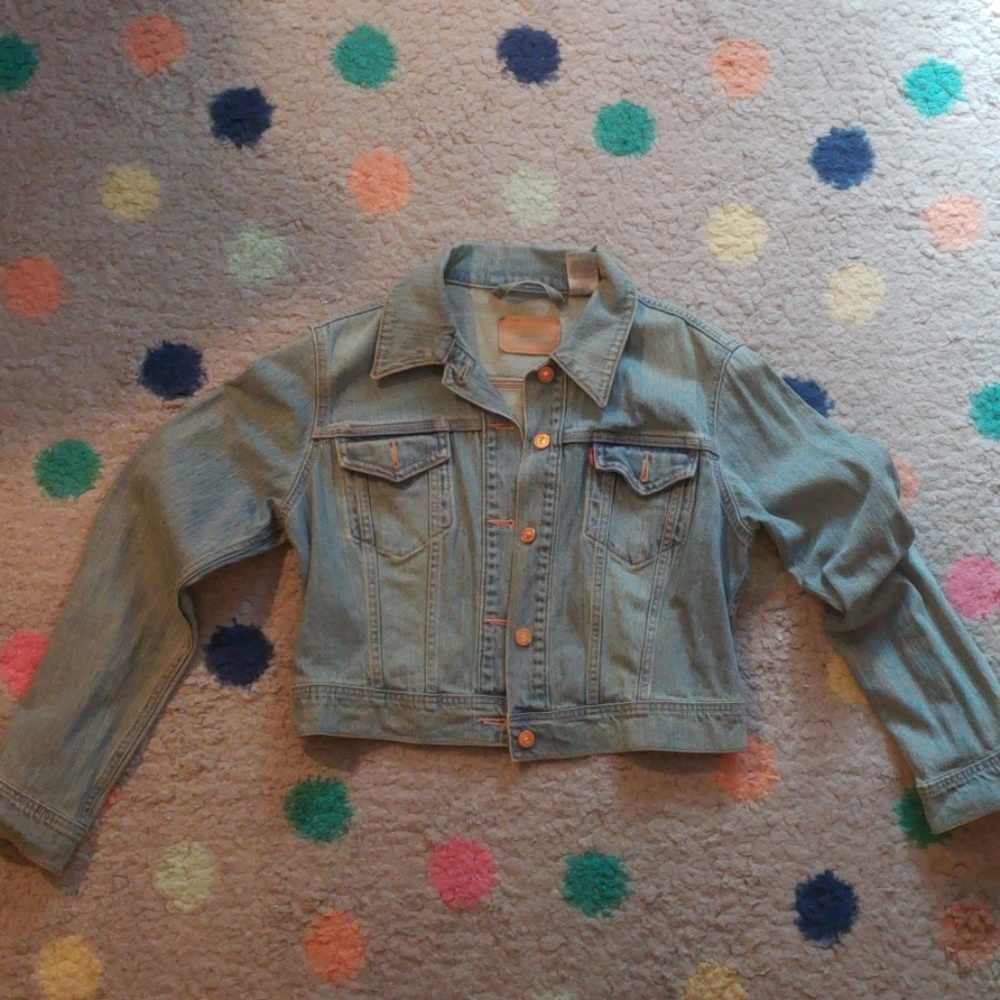 Light wash Levi denim jacket.